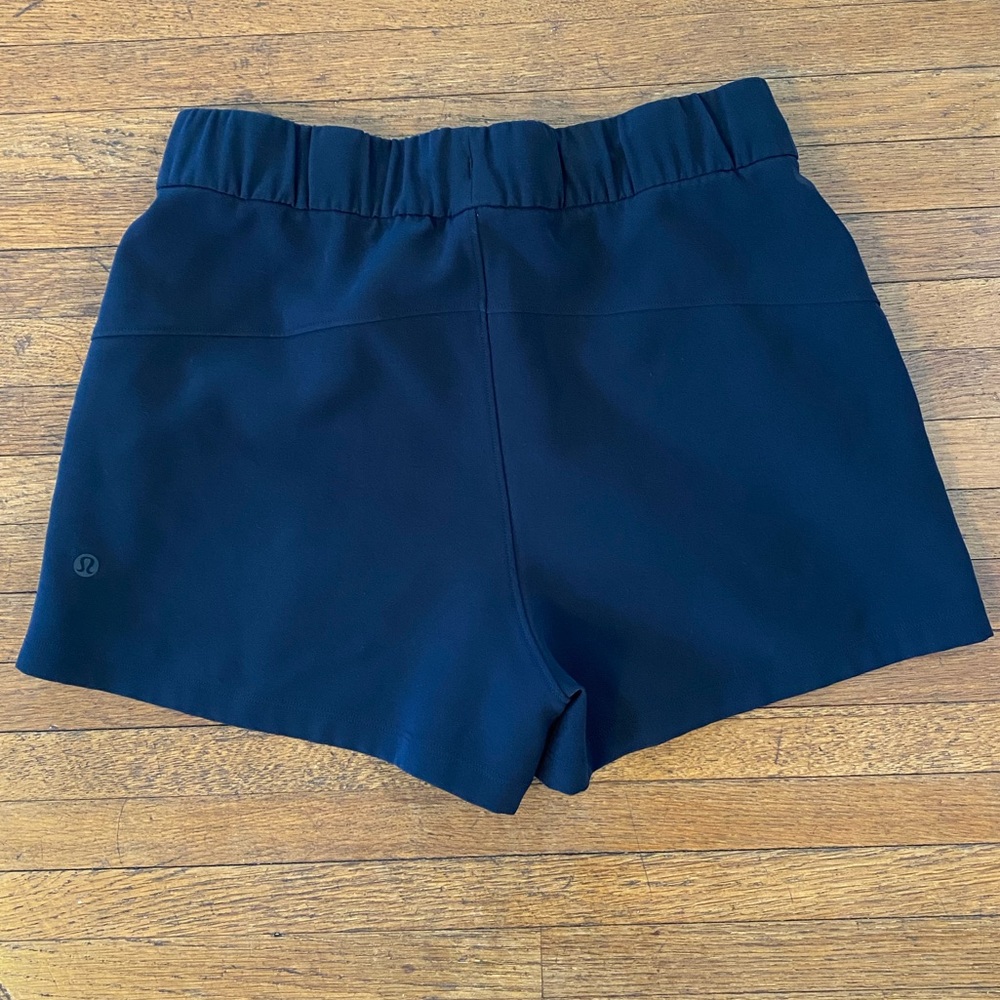 Lululemon On The Fly 2.5” Shorts - Picture 4 of 6